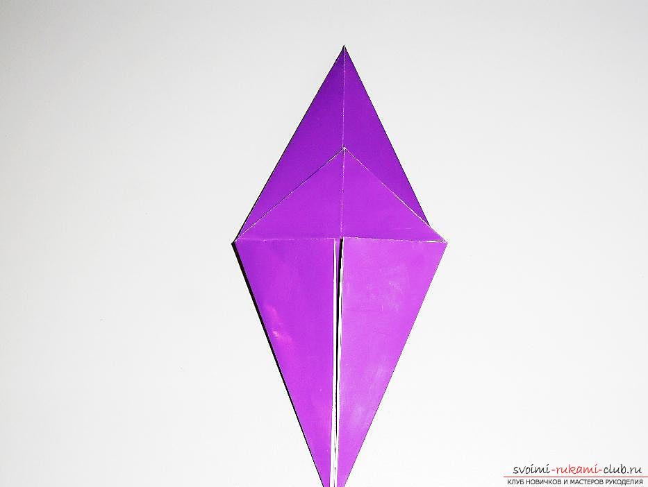 Eine Schwalbe aus Papier in Origami-Technik herstellen. Fotonummer 15