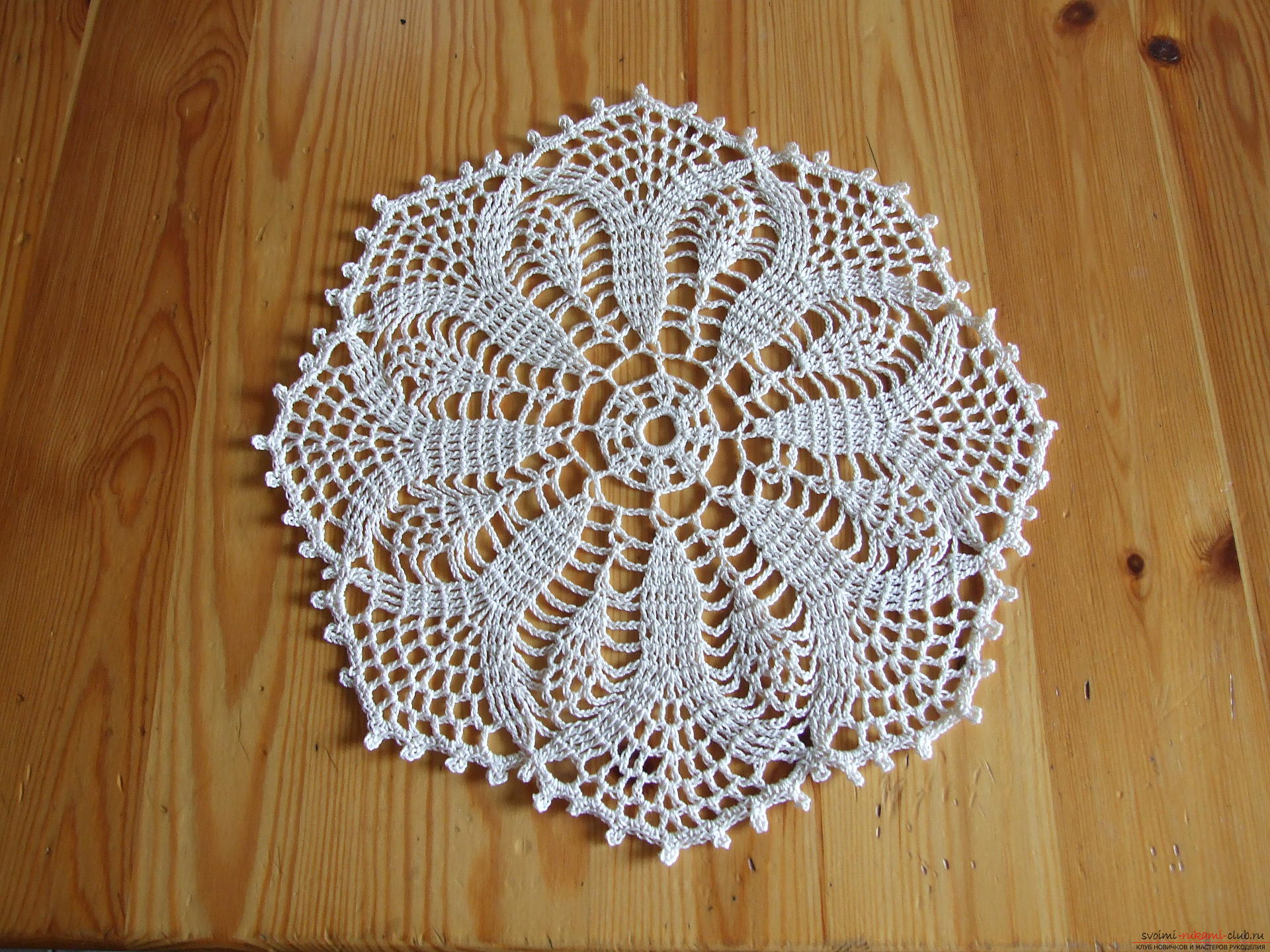 Openwork round tablecloth and napkins. Photo №4
