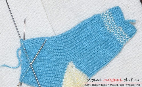 Пример за плетене на детски чорапи. Безплатни уроци за плетене за момчета, стъпка по стъпка описания и препоръки с снимки на работата на опитни плетачи. Снимка №10
