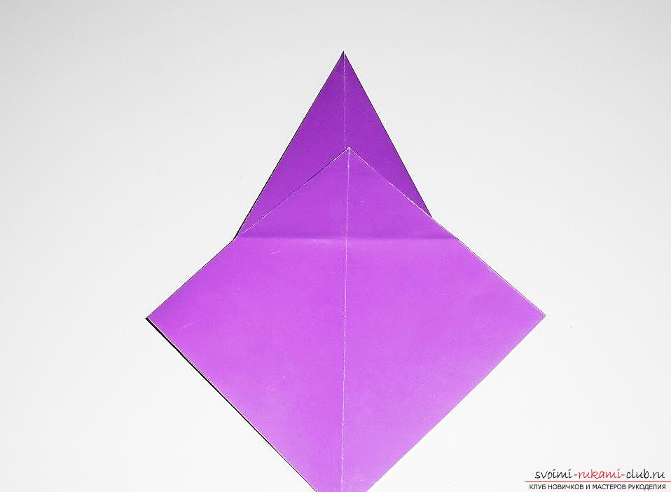 Eine Schwalbe aus Papier in Origami-Technik herstellen. Foto Nummer 14