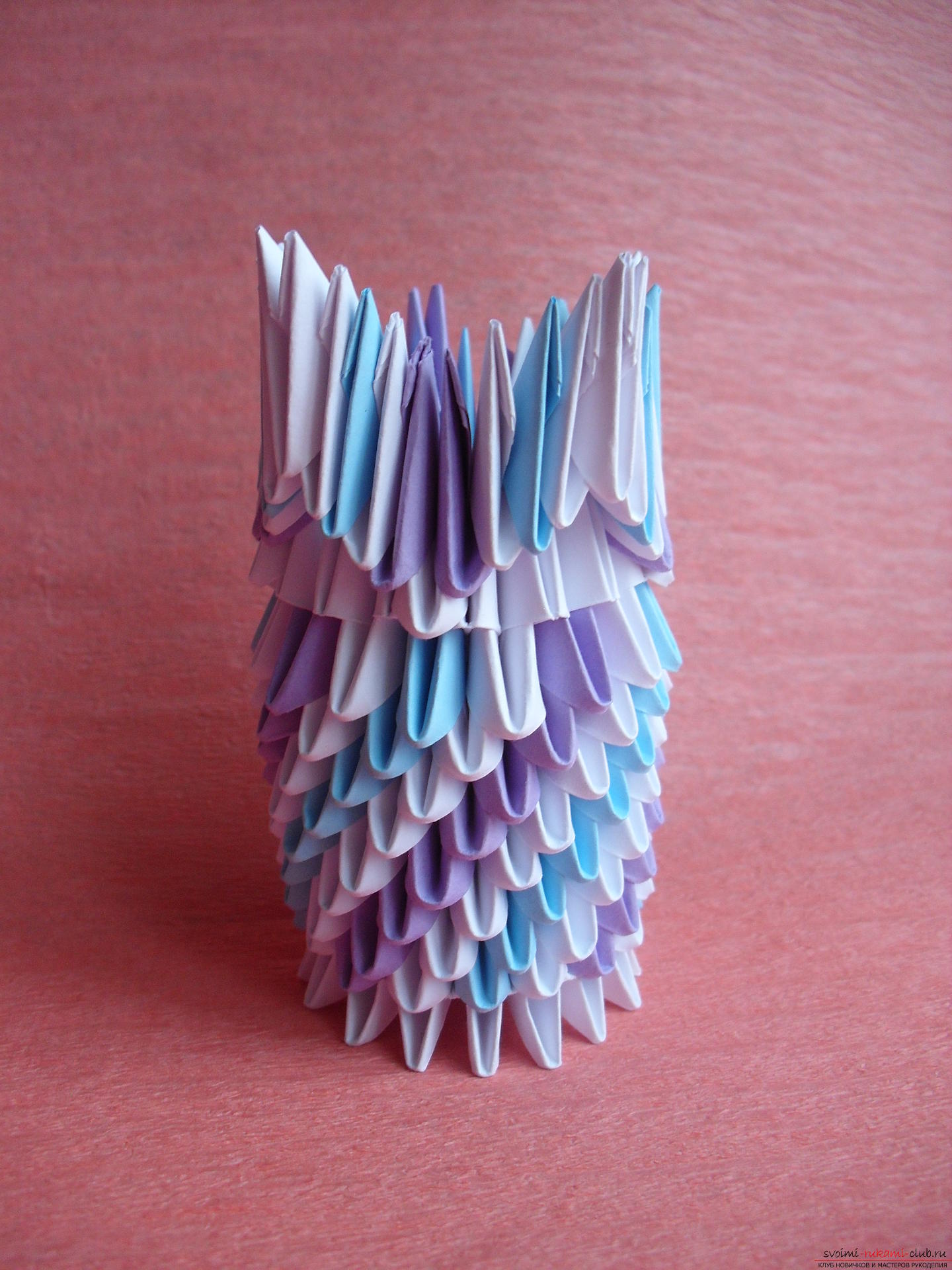 Denne mesterklasse vil lære dig at lave en vase med tulipaner lavet af papir i teknikken med modulær origami .. Foto # 11