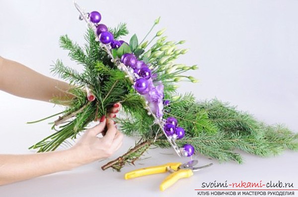 New Year's decoration of the house with their own hands, a star of flowers. Photo №7