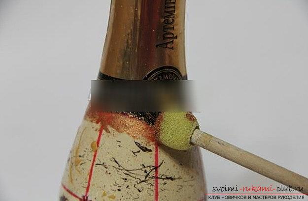 Home decoupage of the New Year's bottle from the cellar - the idea of ​​a master class. Photo №4