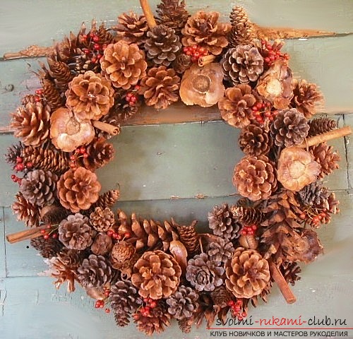 A traditional decoration is a Christmas wreath with your own hands. Operating procedure. Photo №1