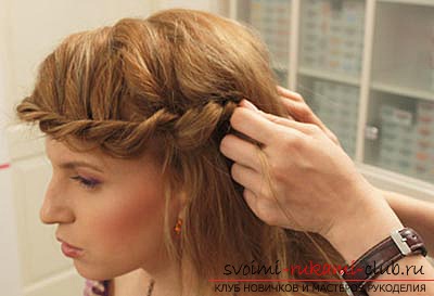 Hairstyles for the holiday with their own hands can be created by using training material and photo-instructions. Beautiful simple hairstyles we learn to do at home .. Photo # 12