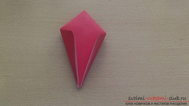 Този подробен майсторски клас съдържа схема на оригами-дракон, направена от хартия, която можете да направите сами. Снимка # 11