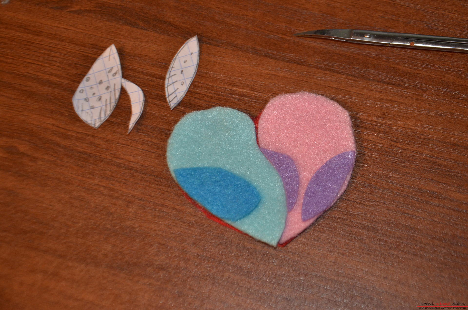 This master class Valentine will teach you how to make your own heart with bullfinches made of felt .. Photo # 7