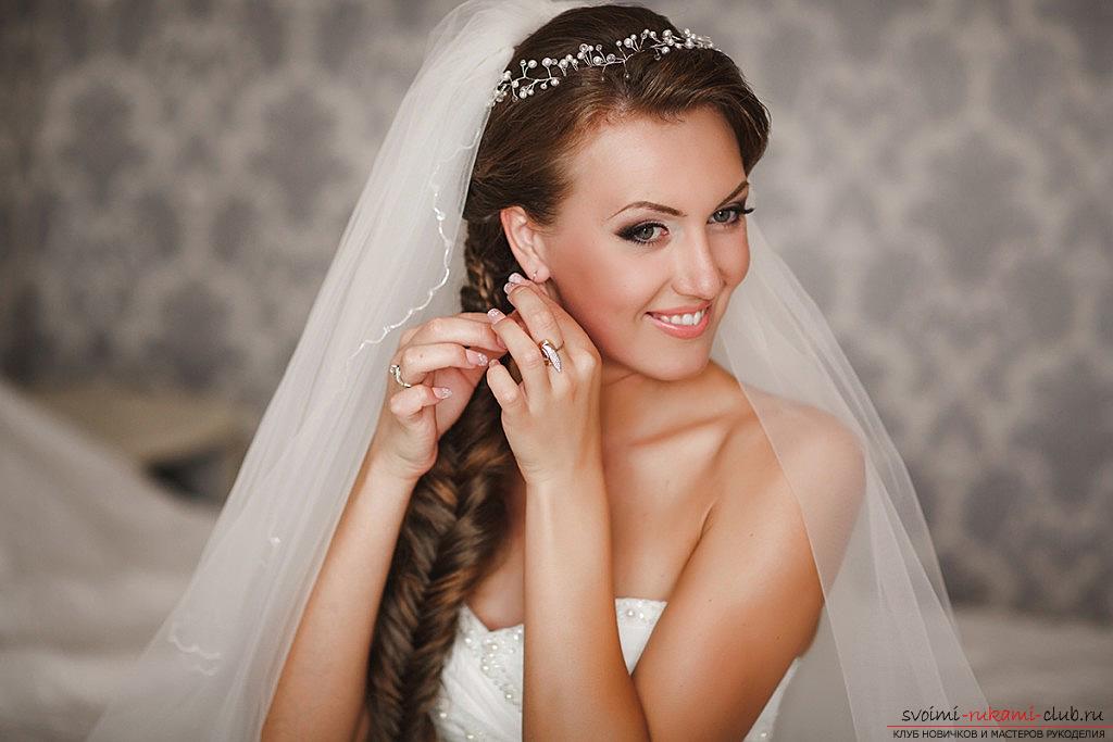 Tips for doing hairstyles with a wedding veil for your own hands. Photo №6
