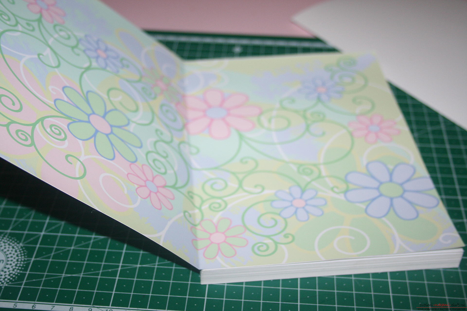 This master class will teach you how to make an original gift for the New Year - scrapbooking notebook. Photo number 35