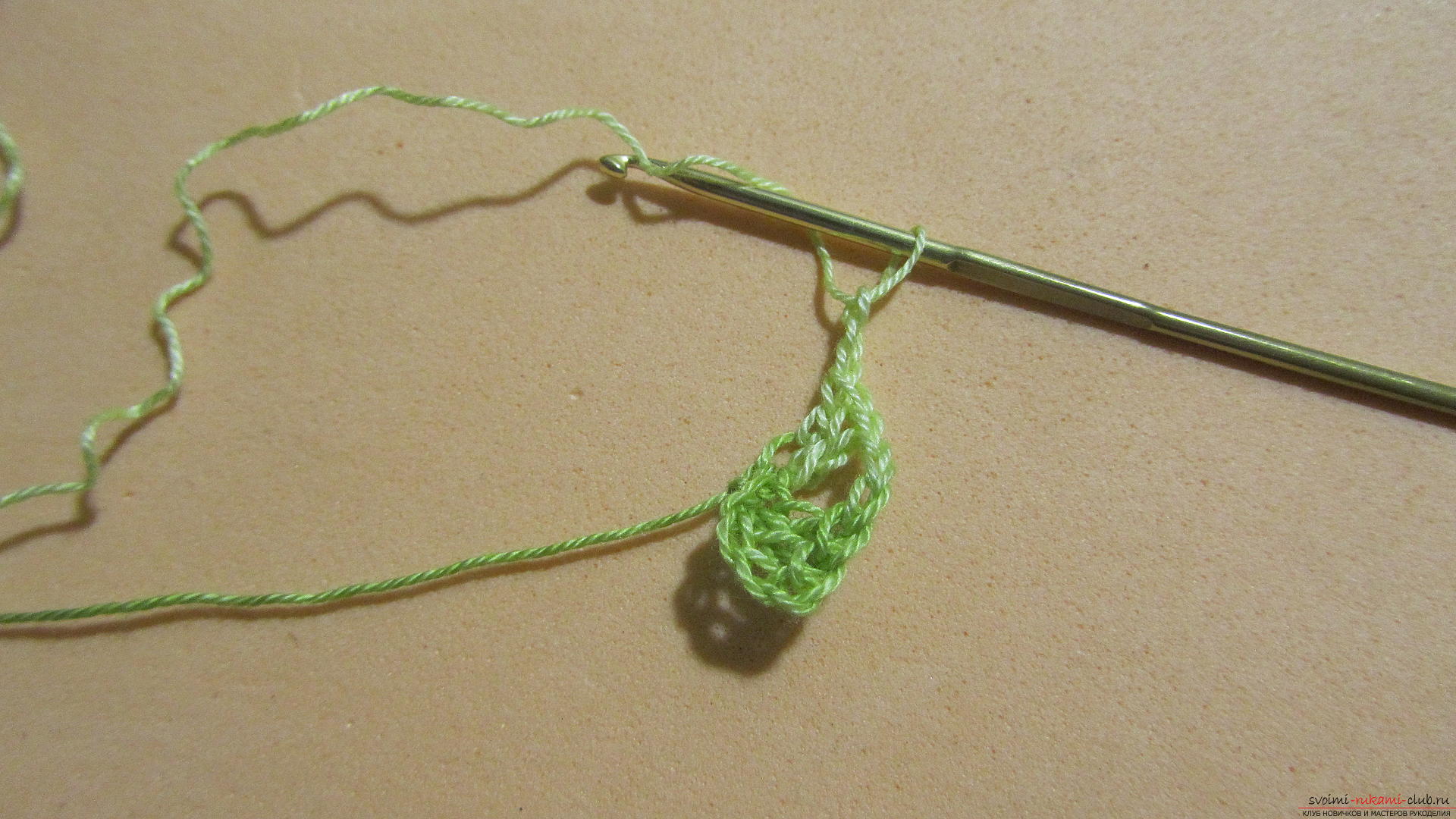 This master class with a pattern and description of crochet will teach you how to knit lace with hearts .. Photo # 6