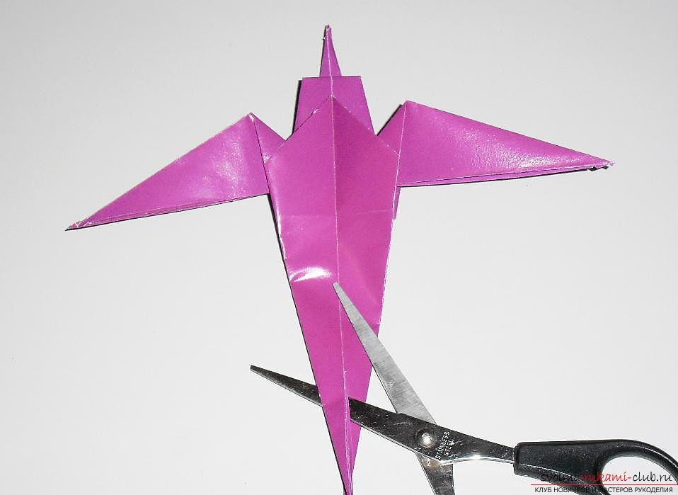 Crafting a swallow from paper in origami technique. Picture №30