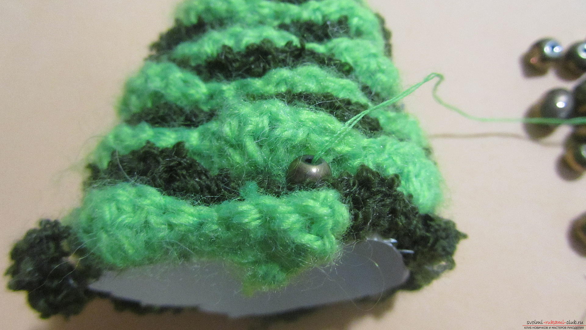 The master class will teach you how to make an original New Year's craft - a crocheted Christmas tree. Photo number 15