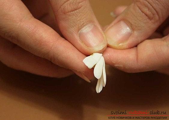 We make a daisy flower with the help of polymer clay - a master class for a beginner. Photo №4