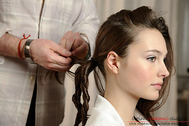 Hairstyle for medium hair, a bunch of hair with your own hands, tips for creating a bun in the form of a rose .. Photo # 2