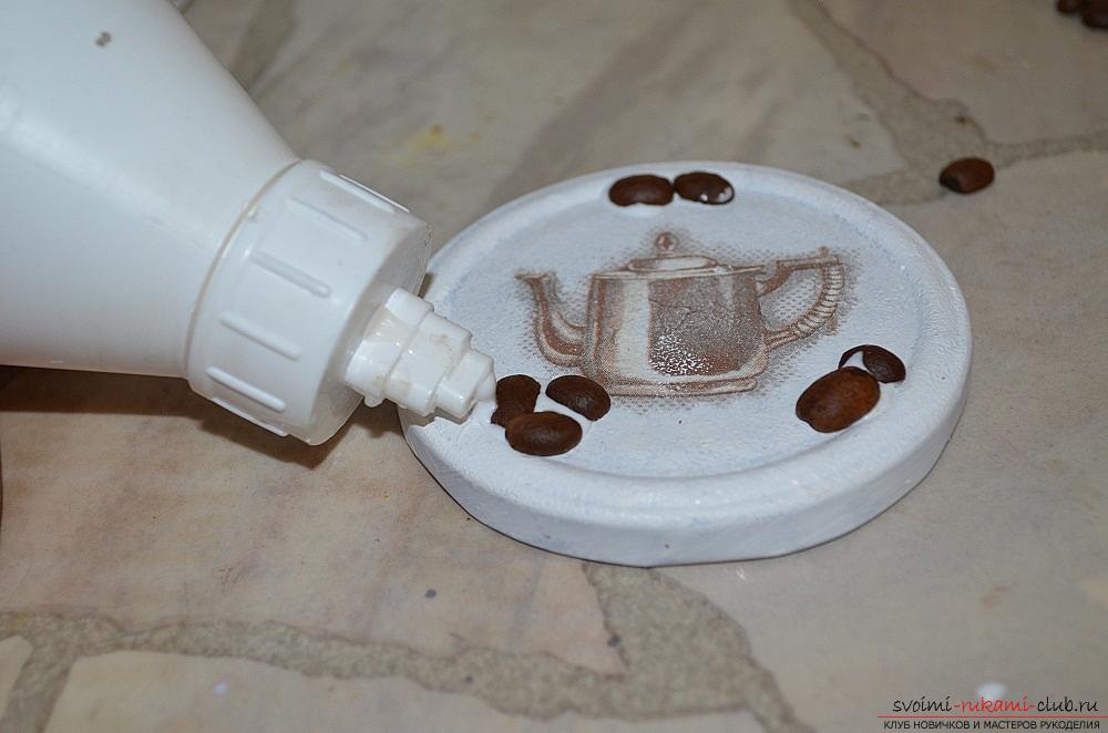 This master class will teach you how to make a decoupage of coffee cans by yourself. Photo # 8