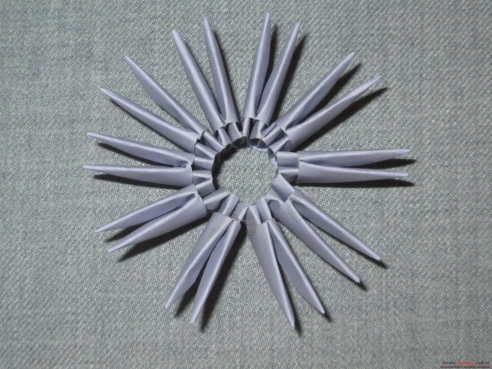 Ако искате да научите как да направите модулен оригами, погледнете нашия майсторски клас. Картина номер 3