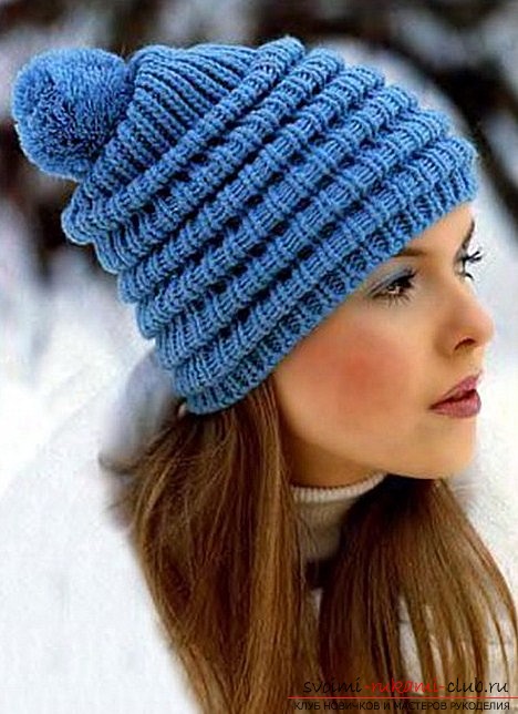 Hoe een hoed te breien zonder extra lussen. Professionele tips voor het kiezen van een model van hoeden, evenals een voorbeeld van het breien van een nauwsluitende hoofd van de hoeden van een vrouw. Foto №1