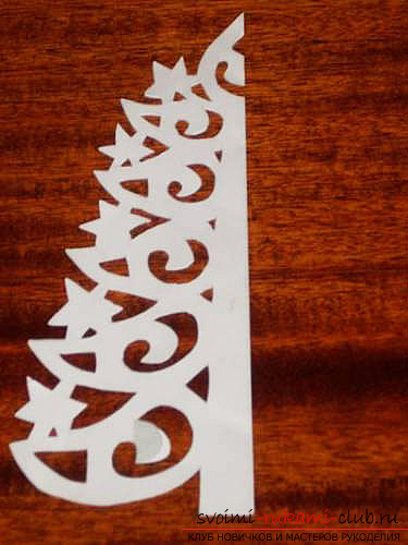 photo examples of the process of making an openwork Christmas tree made of paper. Photo number 15