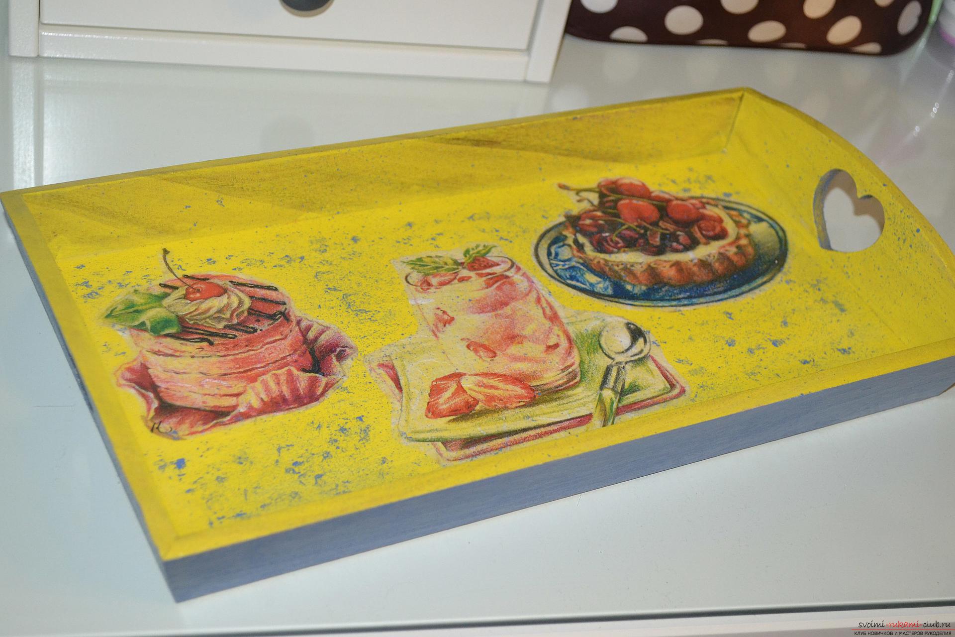 A wooden tray decorated with decoupage. Picture №3