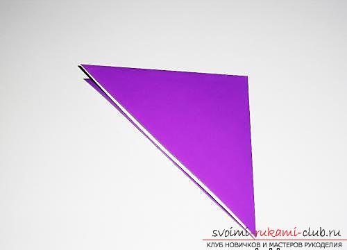 Eine Schwalbe aus Papier in Origami-Technik herstellen. Bild №3