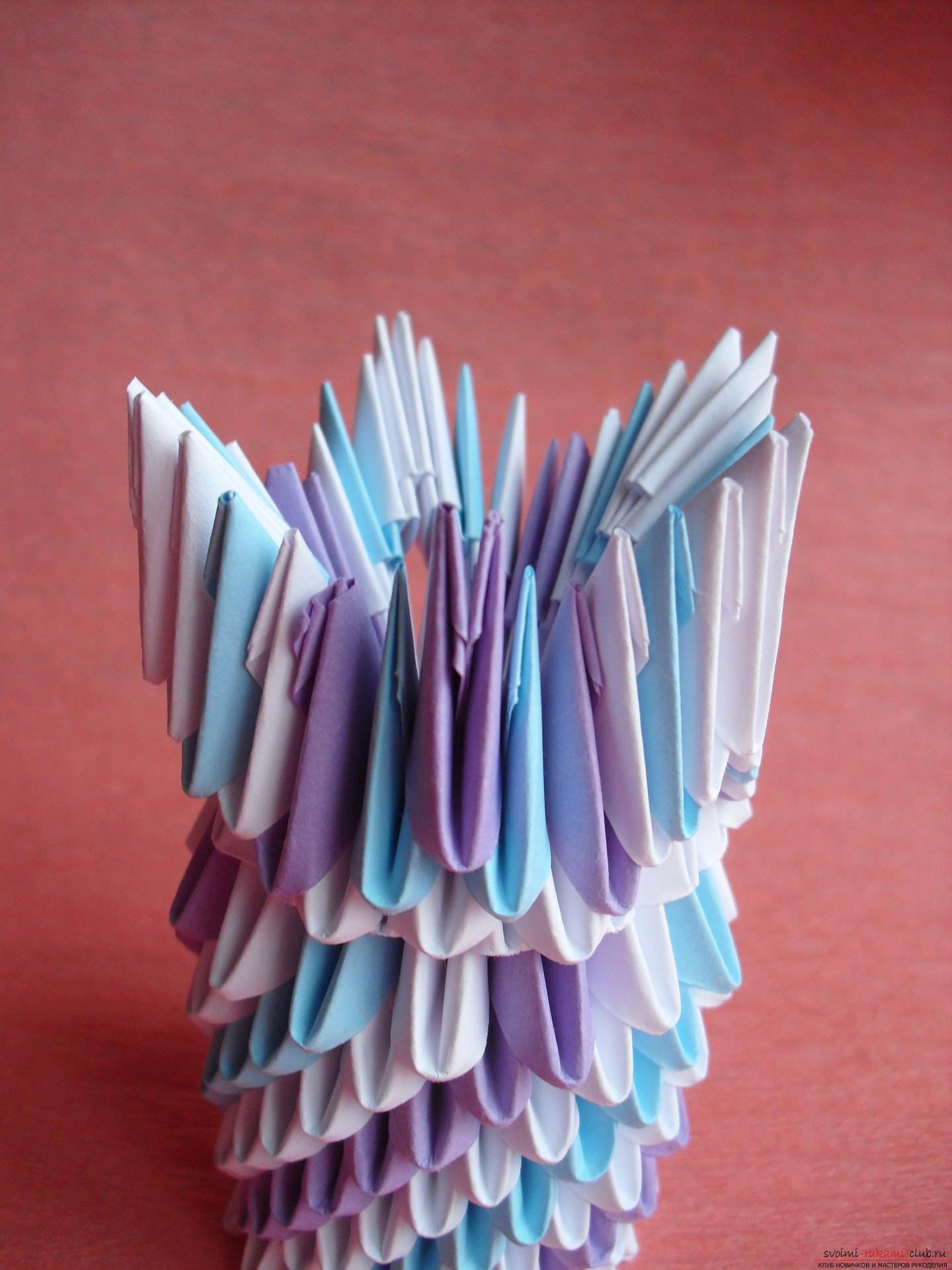 Denne mesterklasse vil lære dig at lave en vase med tulipaner lavet af papir i teknikken med modulær origami .. Foto # 10