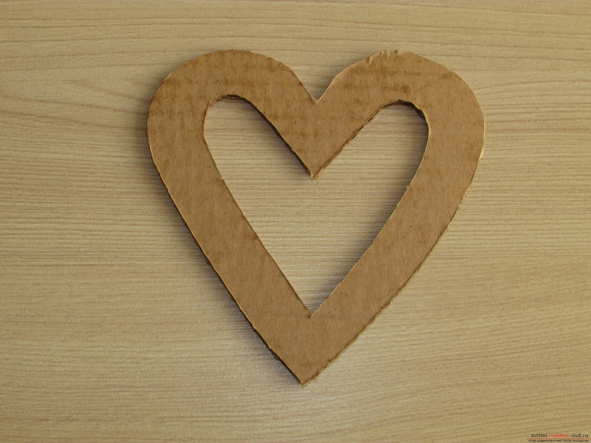 In this master class you will learn how to make an original valentine on February 14th. Picture №3
