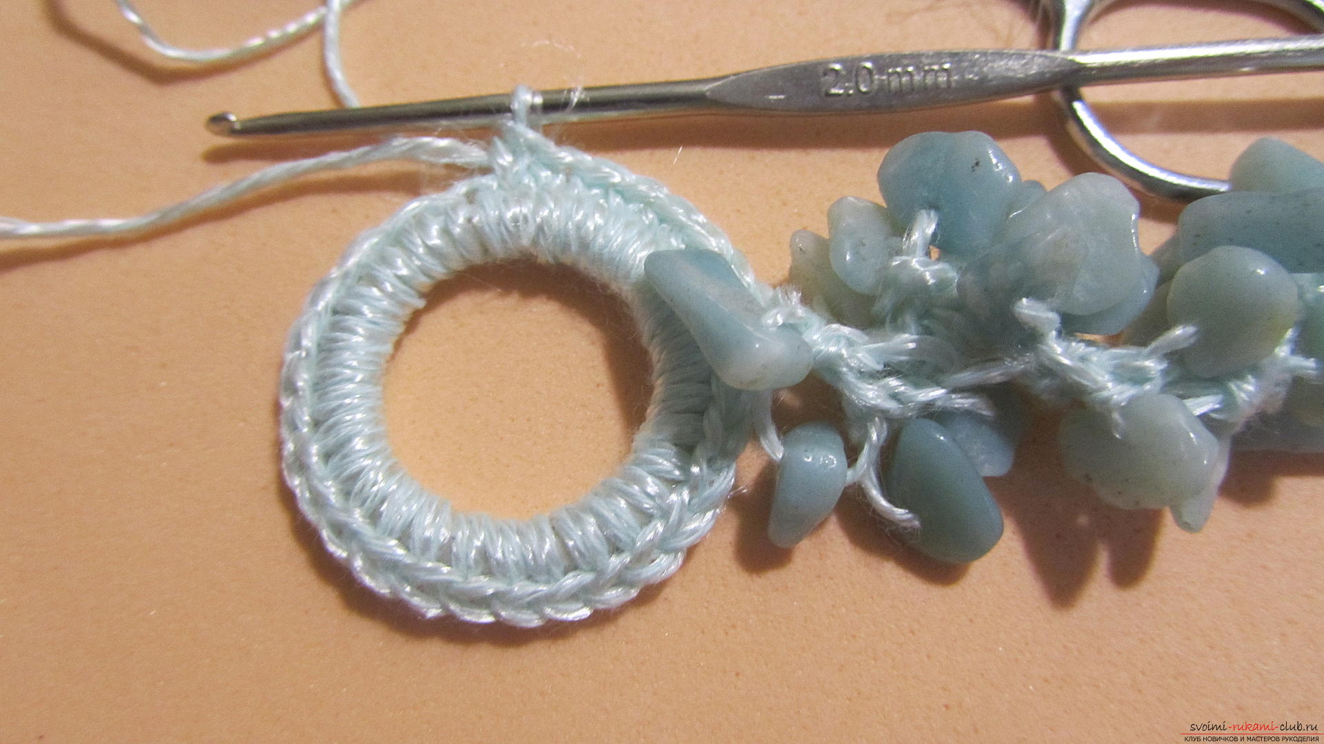 Denne mesterklasse vil lære dig at lave smykker selv, en hjemmelavet halskæde kan hækles. Foto nummer 20