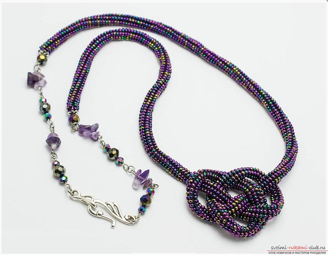 How to create a tourniquet from beads, different techniques of weaving and knitting of plaits, step-by-step photos and a detailed description of the work. Photo №4