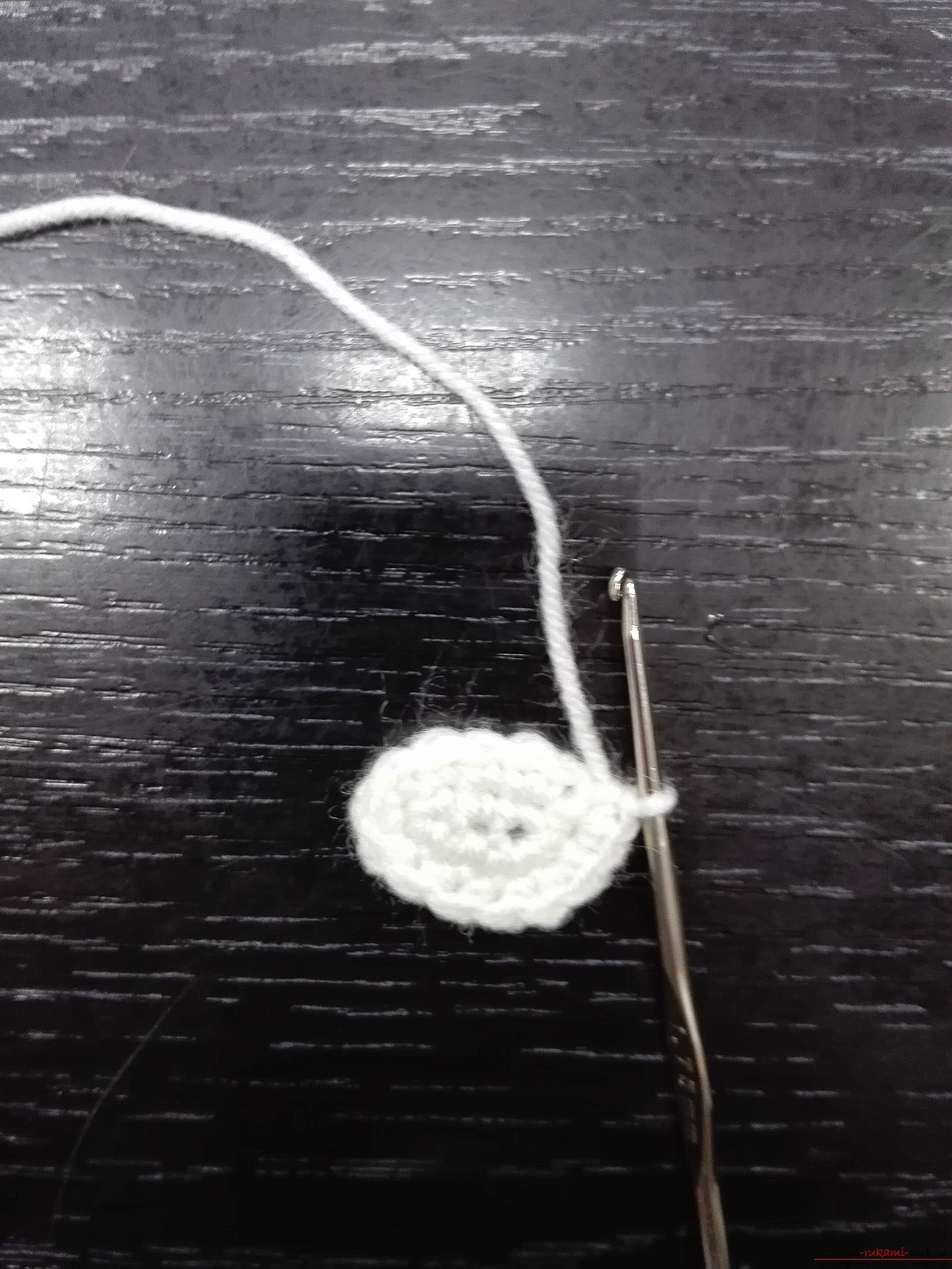 This master class will teach how to create a toy-pendant knitted cat. Photo №4