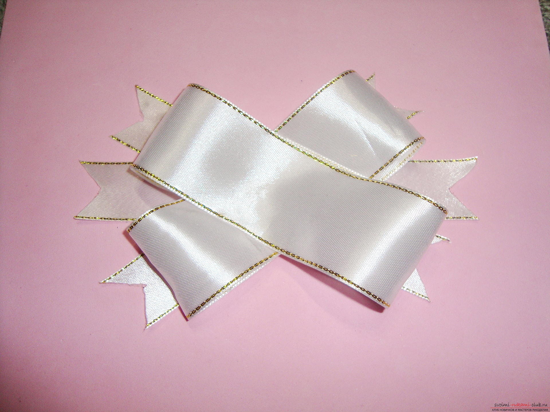 Photo-instruction for making festive bows for girls. Photo Number 11