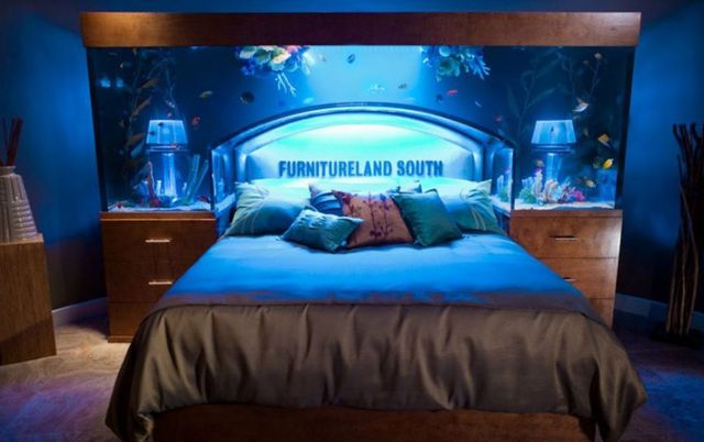 легло - аквариум в спалнята