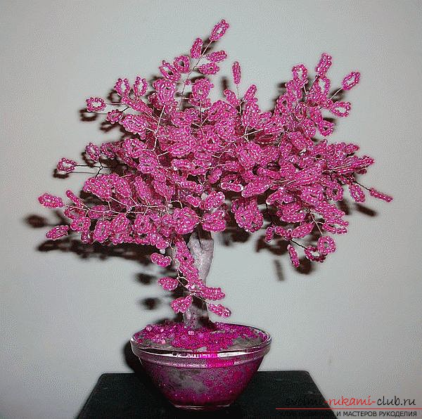 A variety of beaded trees made by own hands. Photo souvenir crafts .. Picture number 1