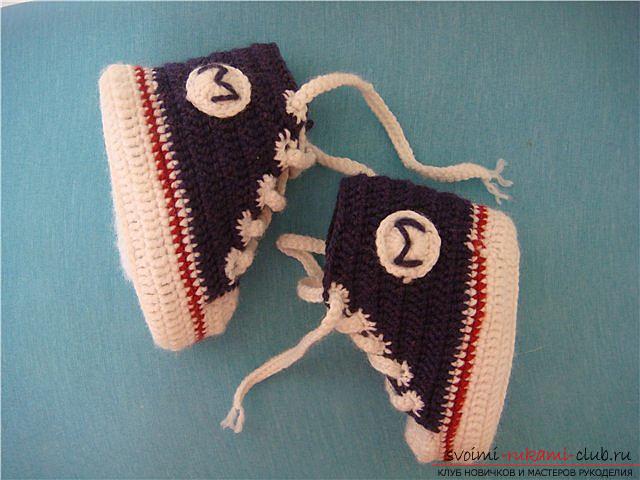 How to crochet booties in the form of sneakers, step-by-step photos, diagrams and a detailed description of two variants of knitting pinets for kids. Photo Number 9