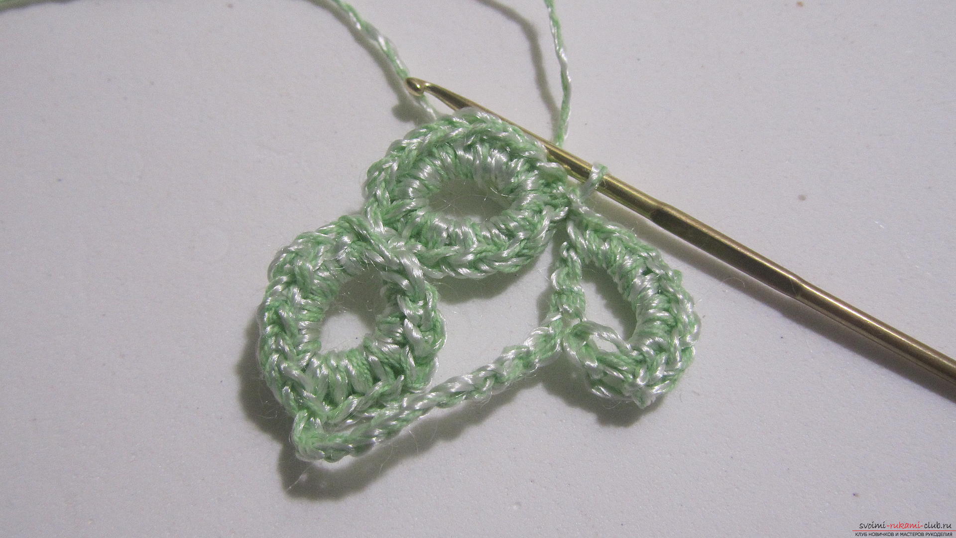This master class will tell you how to create a crocheted knitted braid in the technique of ribbon lace. Photo number 12