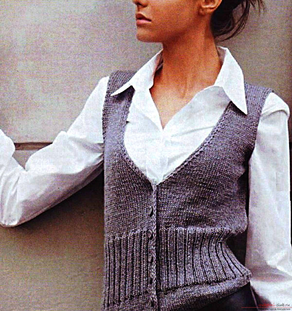 knitted blue vest for women with a braid pattern. Photo №6