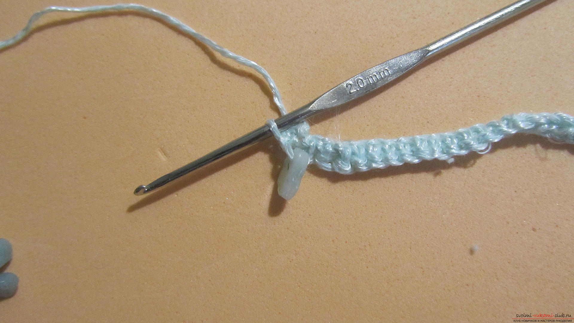Denne mesterklasse vil lære dig at lave smykker selv, en hjemmelavet halskæde kan hækles. Foto №13