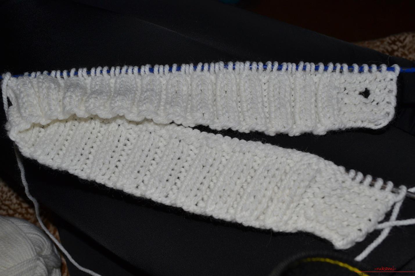 Esta clase magistral con un patrón de tricotar enseñará cómo atar un traje para un recién nacido o bebé con agujas de tejer .. Foto # 7