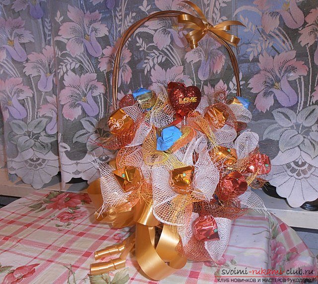We make a basket with a bouquet of sweets. Photo №1