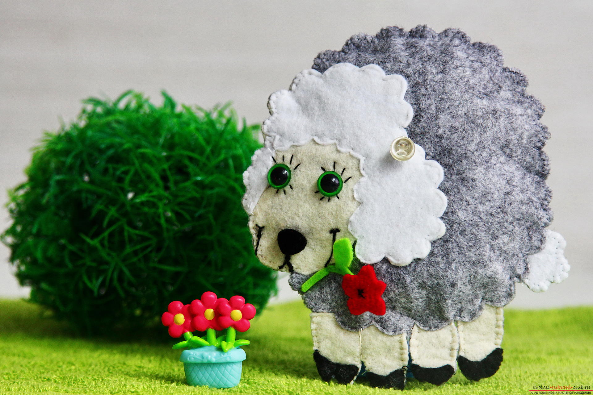 Deze masterclass leert hoe je een speelgoed Dolly van schapenvilt kunt naaien met haar eigen handen. Foto # 31
