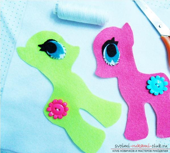 How to sew a horse out of felt with your own hands, step by step photos and detailed descriptions of the work, several different sewing options, both manually and on a typewriter. Photo №13