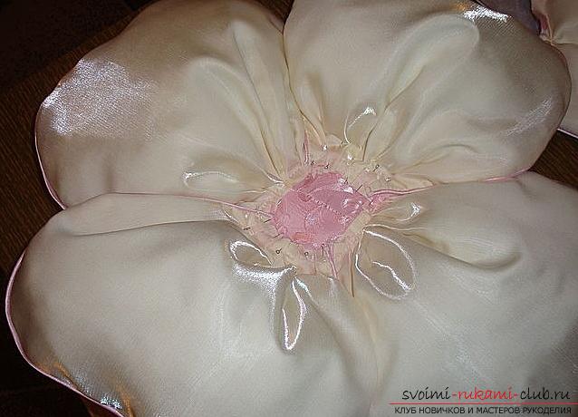 Decorative pillow in the form of a flower, sewn by hand. Photo number 15