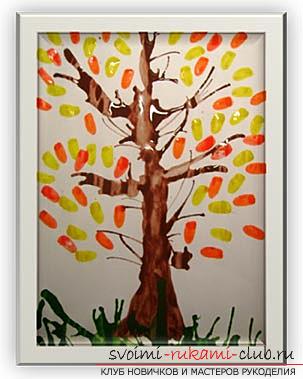 Резюме по рисуване (нетрадиционни методи) в средната група на детска градина на тема "Изображение на есенно дърво". Снимка №4