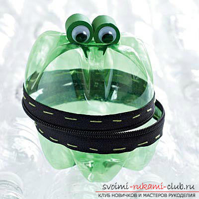 Crafts from plastic bottles, the princess-frogwith their own hands, how to make a frog from a plastic bottle, a frog in the form of a container with their own hands, toys for children in the form of frogs, advice on making frogs .. Photo №1