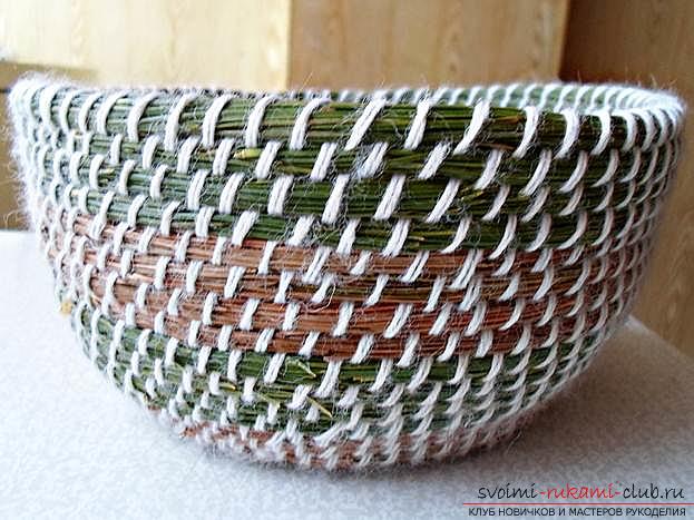 Weaving of the original basket of pine needles with explanations and phased photos .. Photo №18
