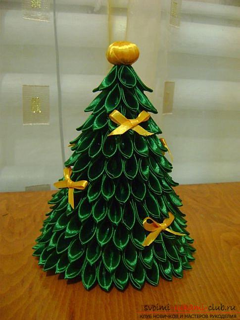 How to make a herringbone from ribbons in Kansas technique, master classes of creating Christmas trees from sharp and round petals, ways of creating ornaments for miniature Christmas trees. Photo №8