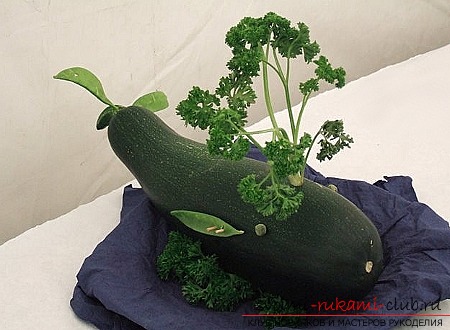 Autumn crafts from vegetables and fruits. Photo Number 14