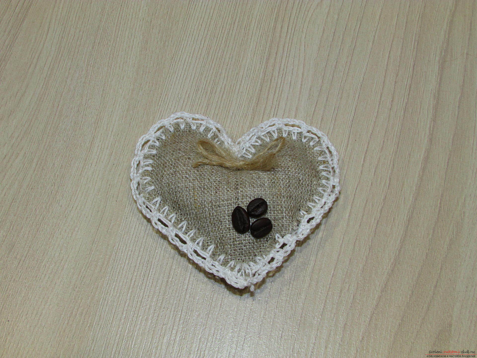 This master class will teach you how to make an artifact of coffee beans - an aromatic pillow. Photo # 11