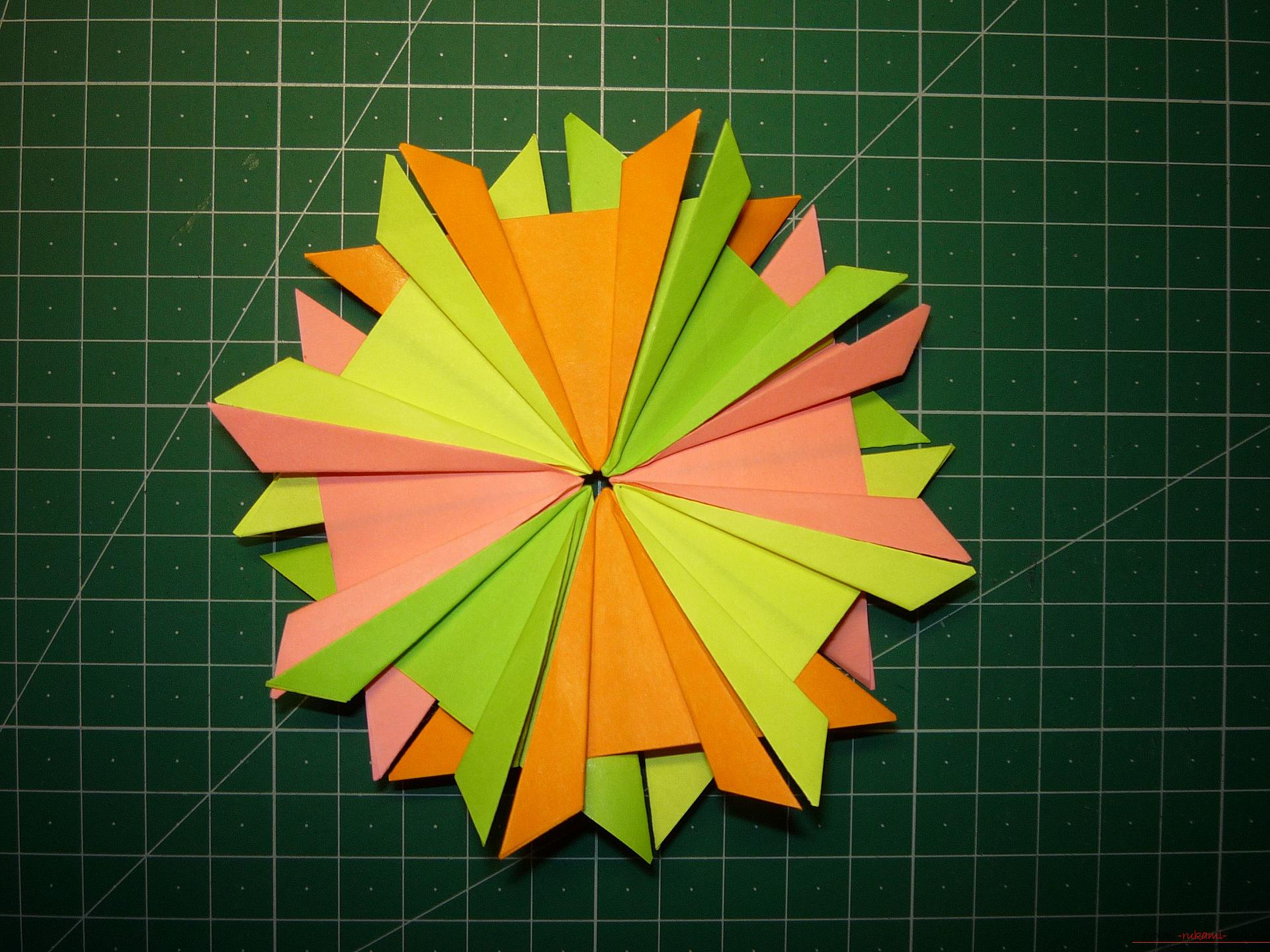 The master class will tell you how to make a modular origami star out of paper with your own hands. Photo Number 11