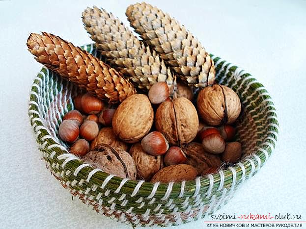 Weaving of the original basket of pine needles with explanations and phased photos .. Photo №19