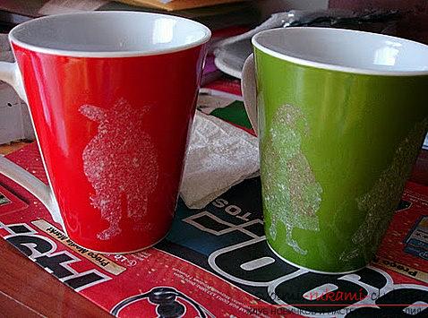 Napkins and decoupage cups for the New Year's set themselves. Photo №1